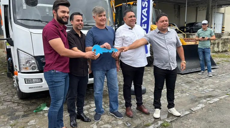 Wellington Roberto entrega veículos e maquinário para Ingá, Aparecida e associação 1 Wellington Roberto entrega veiculos e maquinario para Inga Aparecida e associacao