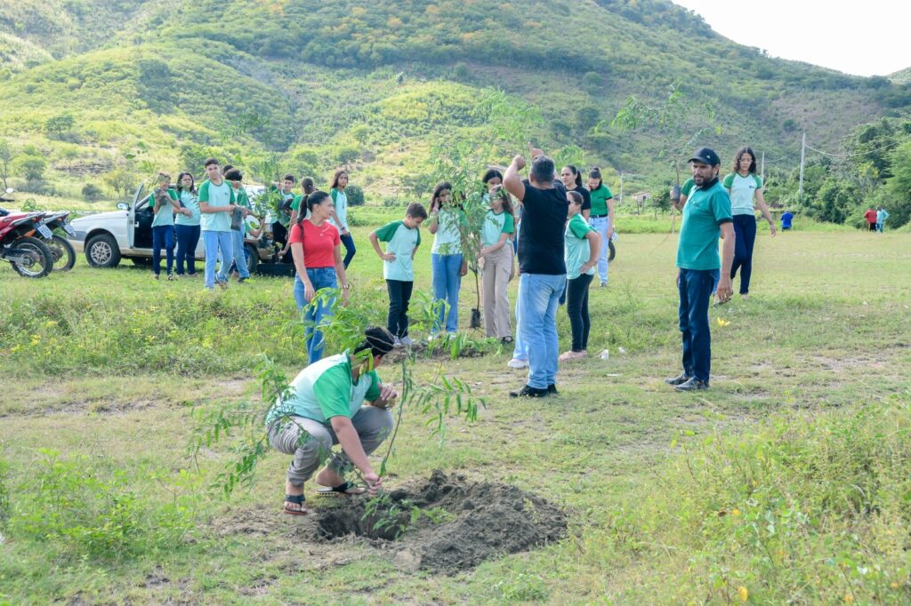 Poço Dantas celebra Dia do Meio Ambiente com plantio de árvores 5 WhatsApp Image 2025 06 07 at 10.22.28 min