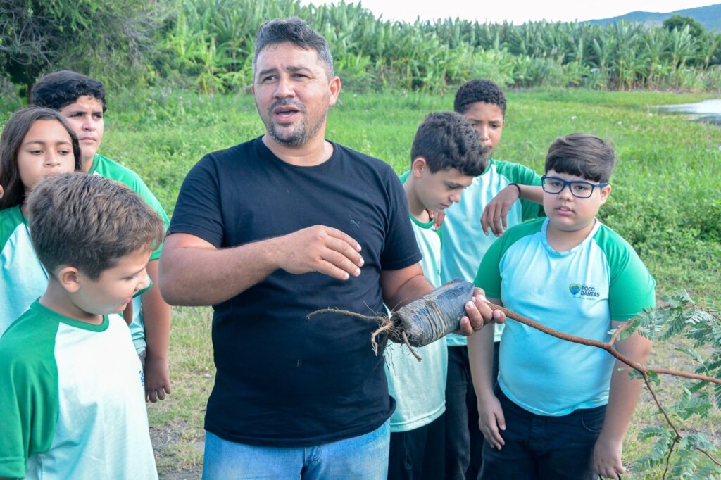 Poço Dantas celebra Dia do Meio Ambiente com plantio de árvores 6 WhatsApp Image 2025 06 07 at 10.22.29 min