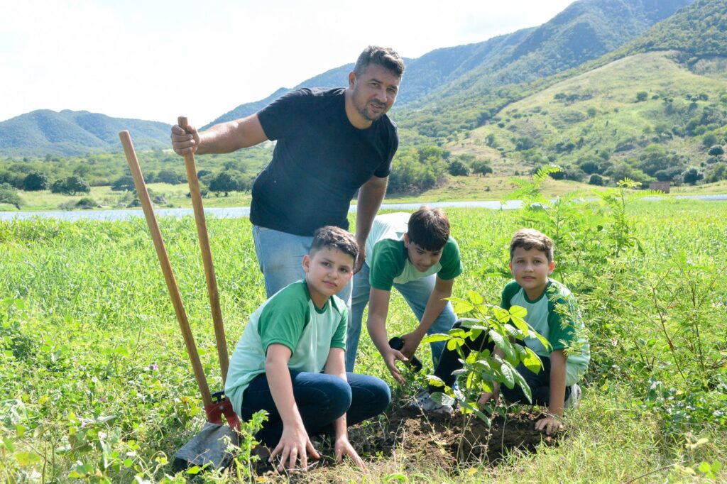 Poço Dantas celebra Dia do Meio Ambiente com plantio de árvores 14 WhatsApp Image 2025 06 07 at 10.22.45 min