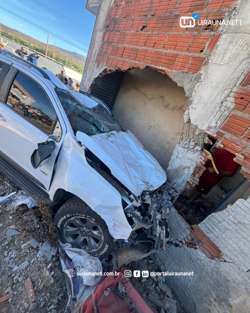 Fotos: Caminhonete causa acidente em Uiraúna 10 9