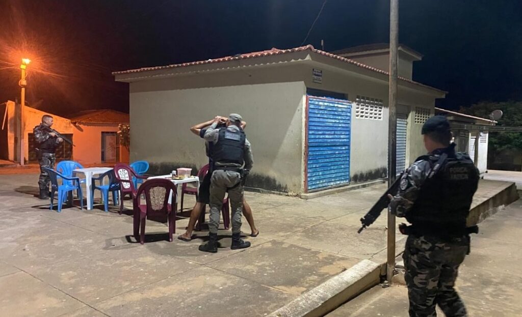 Rondas reforçam fronteira RN-PB 4 AsPoliciasMilitaresdoRioGrandedoNorteedaParaibaintensificaramnestasexta feira25 ezgif.com crop