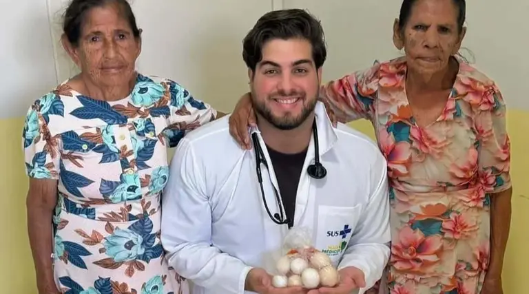 Atendimento humanizado: Idosas agradecem médico com ovos em Alagoas 1 Atendimento humanizado
