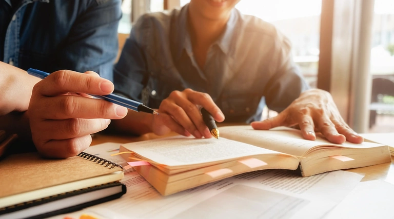 Concurso Patos 2025: 558 vagas com salários de até R$ 4 mil 1 Concurso Patos 2025