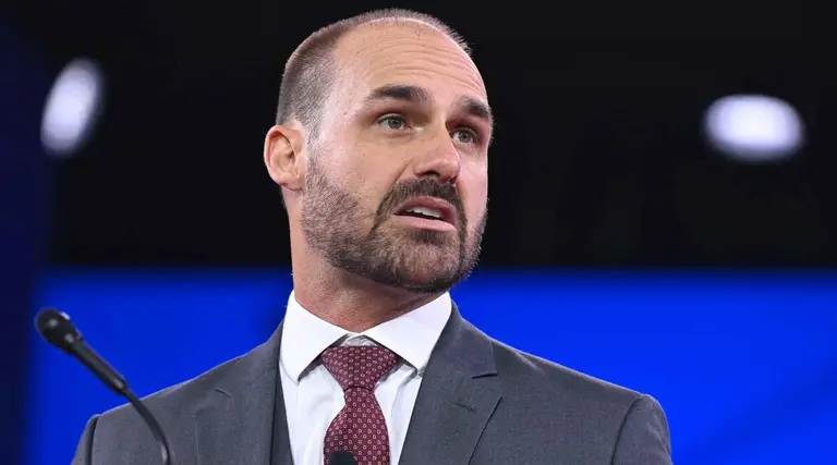 Eduardo Bolsonaro tem bens bloqueados 1 Eduardo Bolsonaro tem bens bloqueados