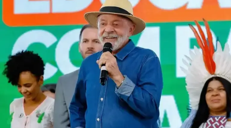 Lula a Trump: "Ninguém põe a mão nos minerais brasileiros" 1 Lula a Trump: "Ninguém põe a mão nos minerais brasileiros"