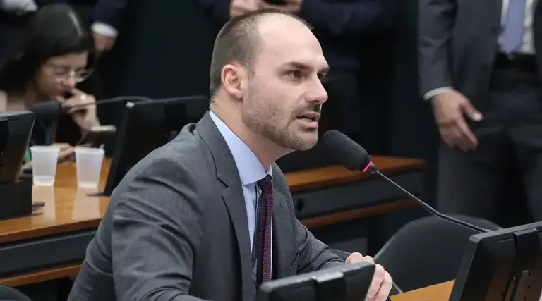 Prazo de licença de Eduardo Bolsonaro acaba hoje 1 Prazo de licenca de Eduardo Bolsonaro acaba hoje