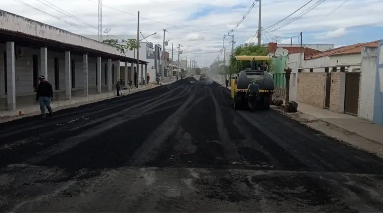 Fotos: Uiraúna ganha novas ruas asfaltadas 1 Uirauna ganha novas ruas asfaltadas