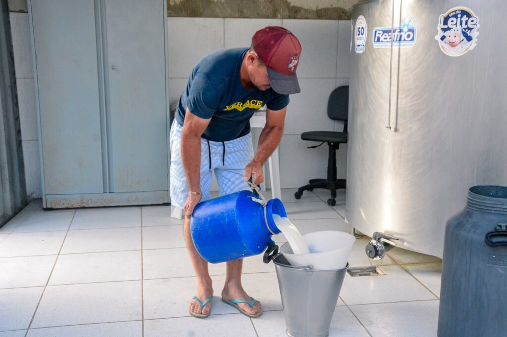 Posto de coleta de leite impulsiona economia local de Poço Dantas 2 WhatsApp Image 2025 07 11 at 09.28.22