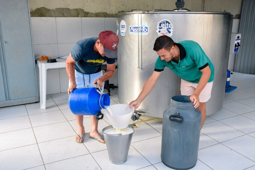 Posto de coleta de leite impulsiona economia local de Poço Dantas 3 WhatsApp Image 2025 07 11 at 09.28.23 1