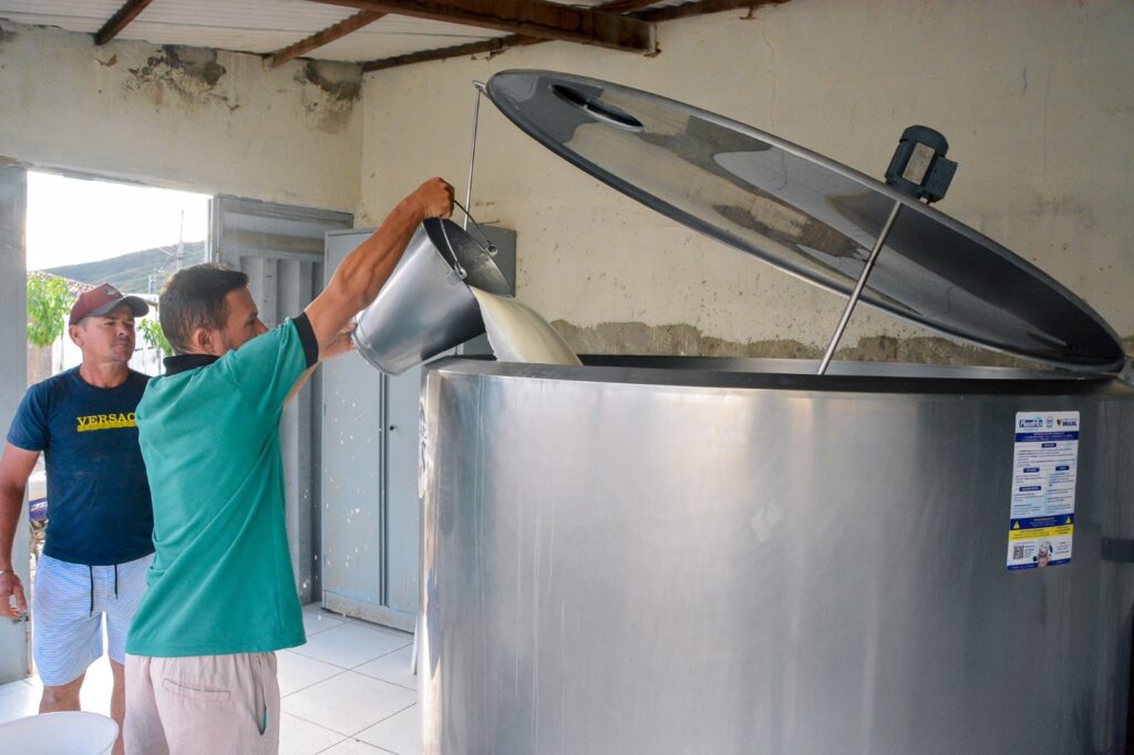Posto de coleta de leite impulsiona economia local de Poço Dantas 4 WhatsApp Image 2025 07 11 at 09.28.23 2