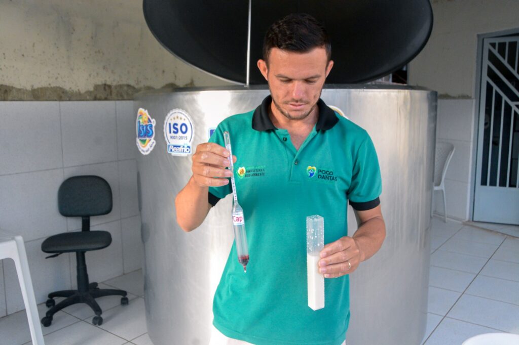 Posto de coleta de leite impulsiona economia local de Poço Dantas 6 WhatsApp Image 2025 07 11 at 09.28.23 4