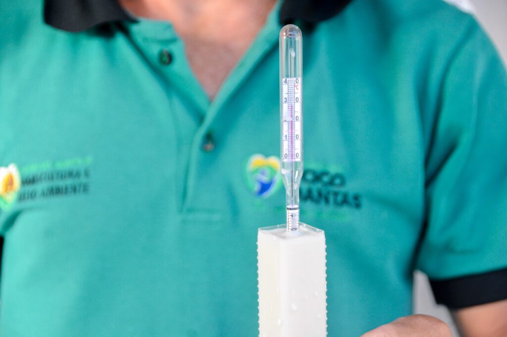 Posto de coleta de leite impulsiona economia local de Poço Dantas 8 WhatsApp Image 2025 07 11 at 09.28.24 1