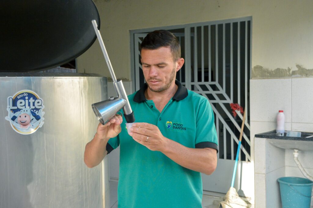 Posto de coleta de leite impulsiona economia local de Poço Dantas 9 WhatsApp Image 2025 07 11 at 09.28.24 2