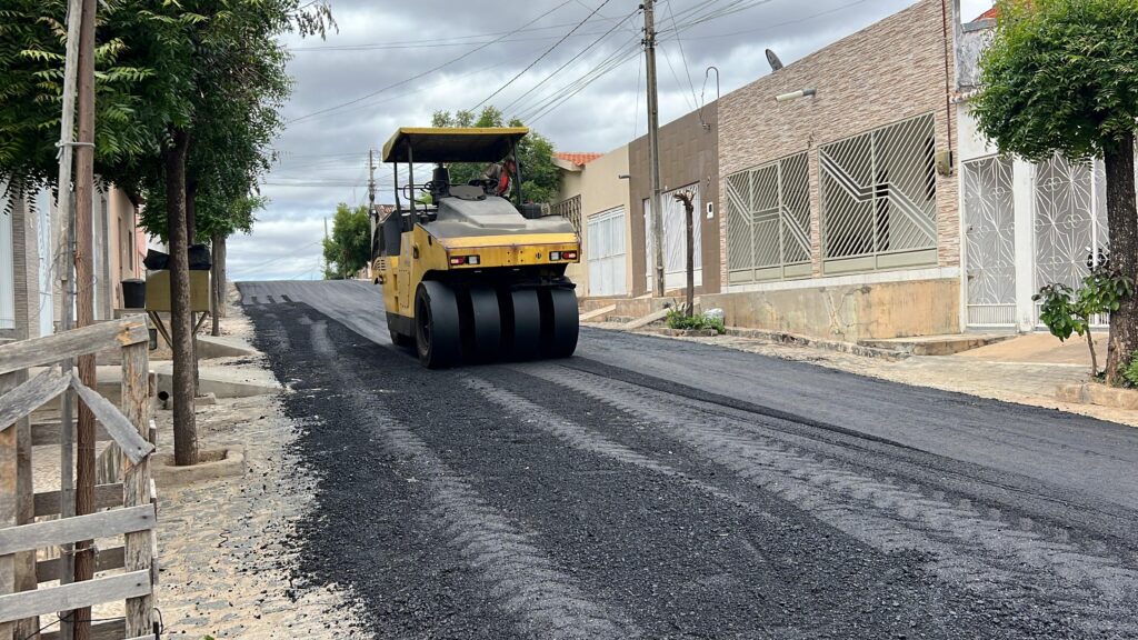 Fotos: Uiraúna ganha novas ruas asfaltadas 8 WhatsApp Image 2025 07 11 at 11.19.52