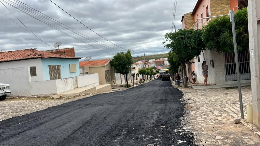 Fotos: Uiraúna ganha novas ruas asfaltadas 12 WhatsApp Image 2025 07 11 at 11.19.53