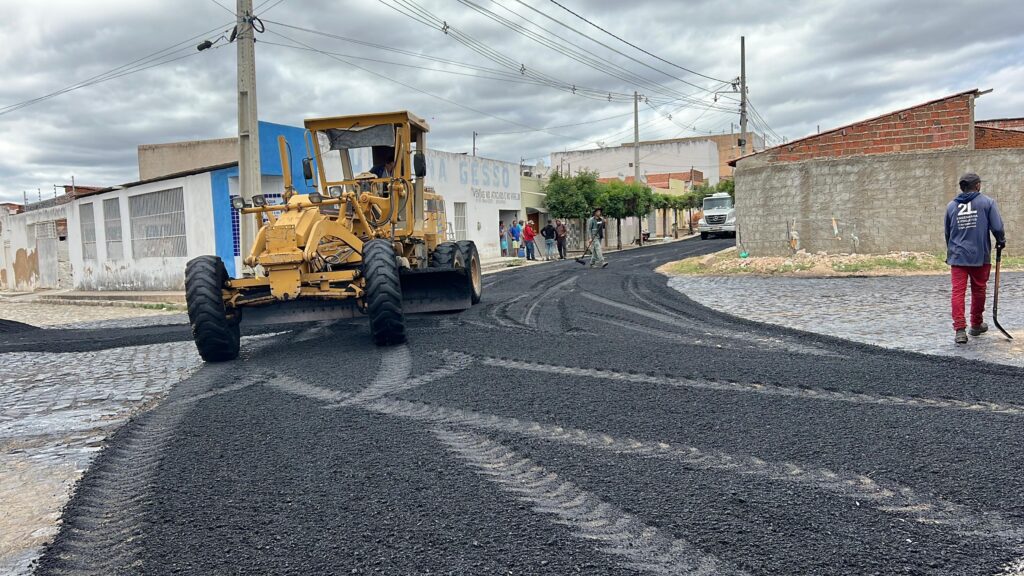Fotos: Uiraúna ganha novas ruas asfaltadas 10 WhatsApp Image 2025 07 11 at 11.19.53 2