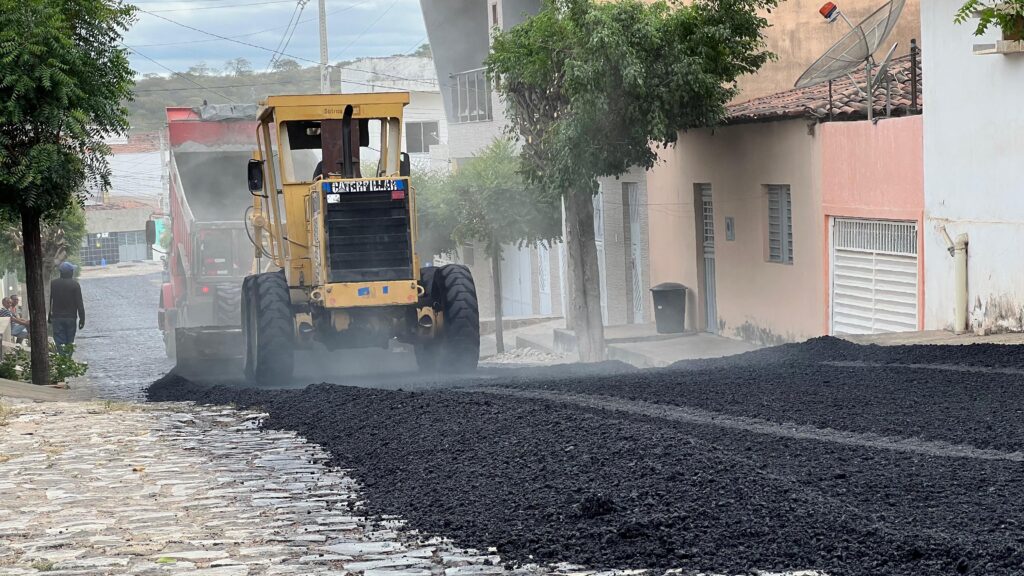 Fotos: Uiraúna ganha novas ruas asfaltadas 13 WhatsApp Image 2025 07 11 at 11.19.54 1