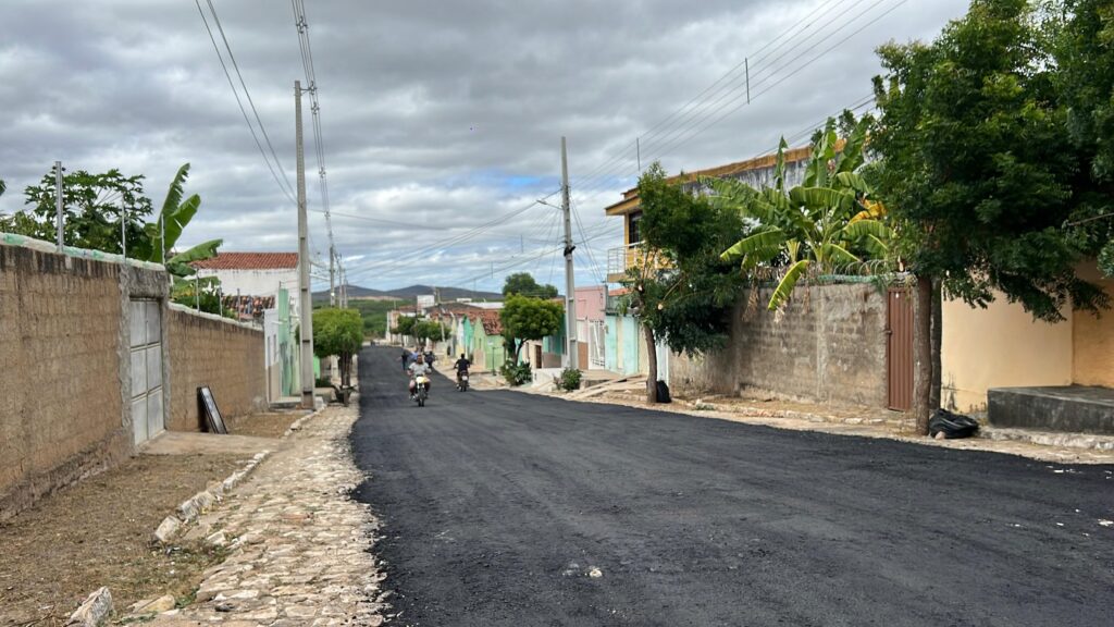 Fotos: Uiraúna ganha novas ruas asfaltadas 16 WhatsApp Image 2025 07 11 at 11.19.54
