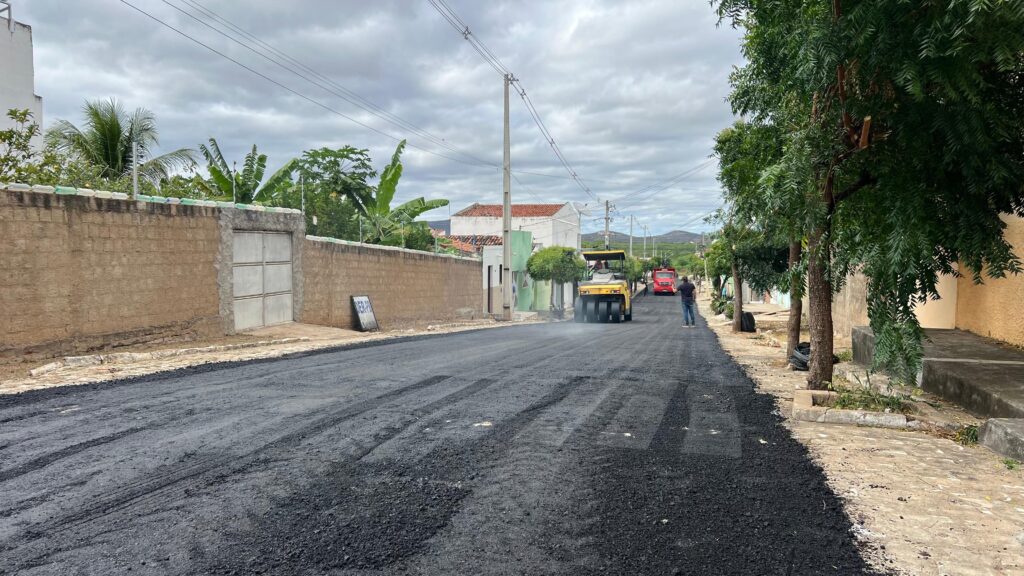 Fotos: Uiraúna ganha novas ruas asfaltadas 15 WhatsApp Image 2025 07 11 at 11.19.54 3