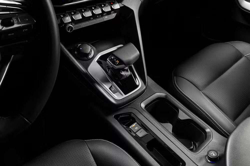 Fotos: Nova Fiat Titano 2026 8 fiat titano ranch 2026 interior console