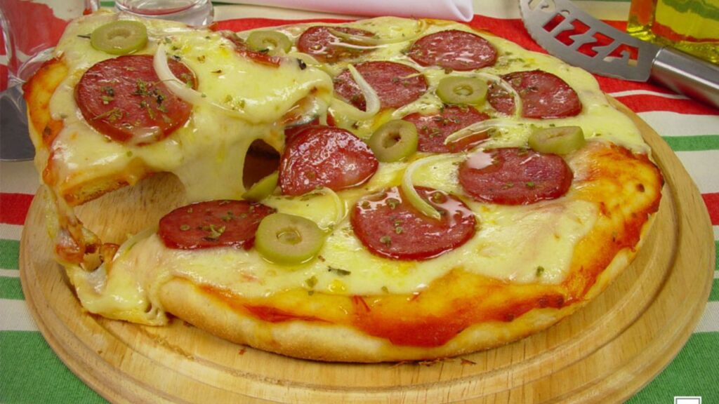 Dia da Pizza: Celebre a data com sabor e tradição 3 pizza calabresa liquidificador 1
