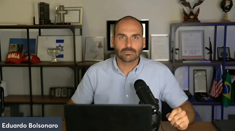 Eduardo Bolsonaro acusa aliados de tentar substituir seu pai 1 Eduardo Bolsonaro acusa aliados de tentar substituir seu pai