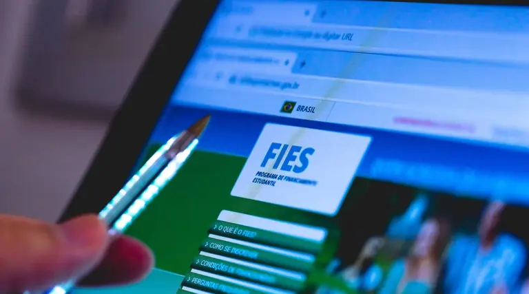 Fies 2025: Pré-selecionados têm até sexta para completar inscrição 1 Fies 2025: Pré-selecionados têm até sexta para completar inscrição