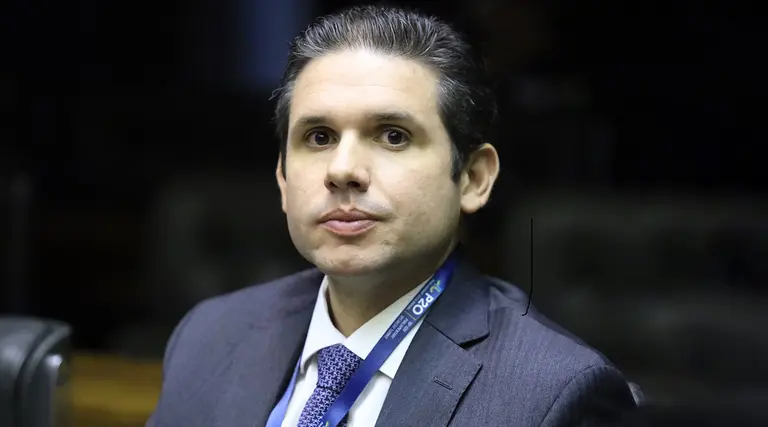 Hugo Motta pede suspensão urgente de 15 deputados 1 Hugo Motta pede suspensão urgente de 15 deputados