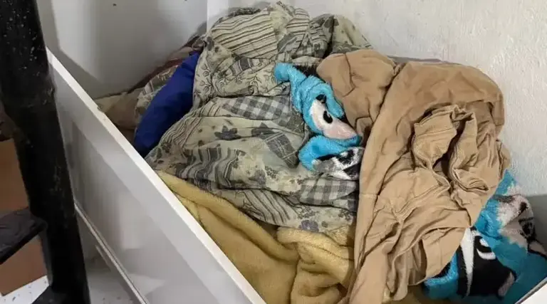 Mãe abandona filhas para ir a baile e bebê morre engasgado 1 Mae abandona filhas para ir a baile e bebe morre engasgado