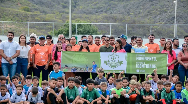 Poço Dantas entrega kits esportivos em parceria com Pisada do Sertão 1 Poço Dantas entrega kits esportivos em parceria com Pisada do Sertão