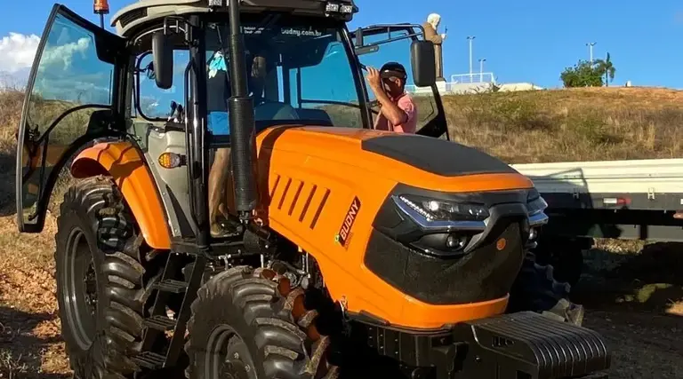 Wellington Roberto entrega trator em Pedra Branca para apoiar agricultura 1 Wellington Roberto entrega trator em Pedra Branca para apoiar agricultura