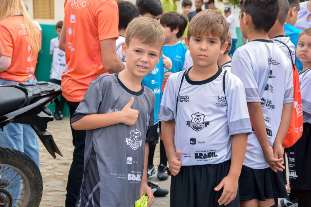 Poço Dantas entrega kits esportivos em parceria com Pisada do Sertão 2 WhatsApp Image 2025 08 16 at 11.32.44 1