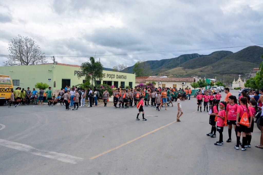 Poço Dantas entrega kits esportivos em parceria com Pisada do Sertão 3 WhatsApp Image 2025 08 16 at 11.32.44