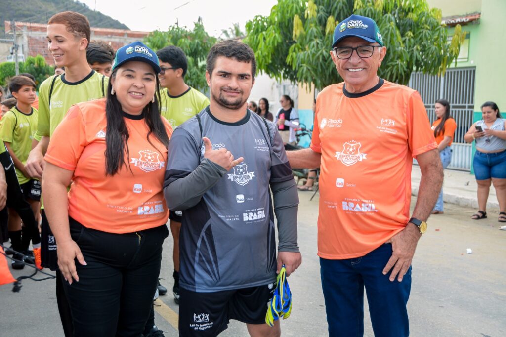 Poço Dantas entrega kits esportivos em parceria com Pisada do Sertão 5 WhatsApp Image 2025 08 16 at 11.32.45