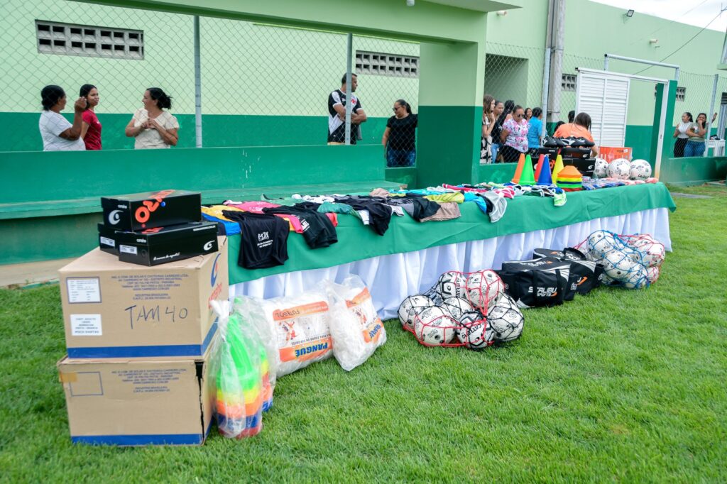 Poço Dantas entrega kits esportivos em parceria com Pisada do Sertão 8 WhatsApp Image 2025 08 16 at 11.32.46 3