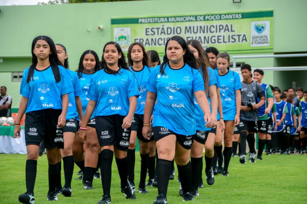 Poço Dantas entrega kits esportivos em parceria com Pisada do Sertão 13 WhatsApp Image 2025 08 16 at 11.32.47