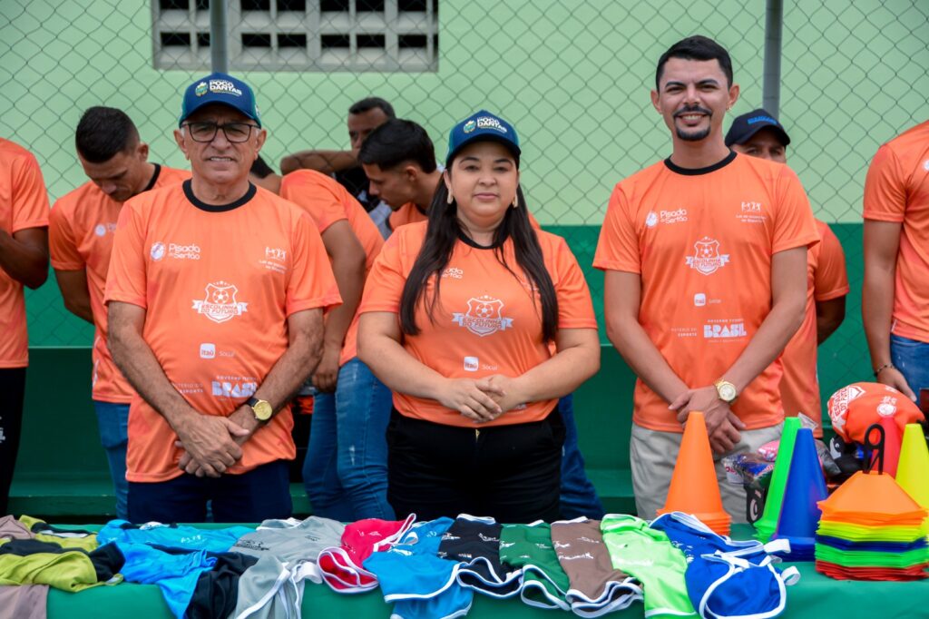 Poço Dantas entrega kits esportivos em parceria com Pisada do Sertão 11 WhatsApp Image 2025 08 16 at 11.32.47 2