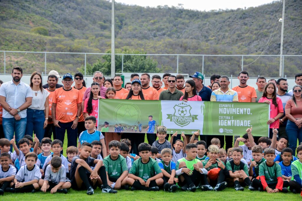 Poço Dantas entrega kits esportivos em parceria com Pisada do Sertão 21 WhatsApp Image 2025 08 16 at 11.32.50 2