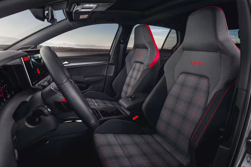 Volkswagen Golf GTI retorna ao Brasil com estilo 3 3