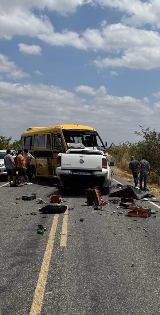 Ônibus escolar e Caminhonete colidem na PB-393 e deixa uma vítima fatal 2 4 2