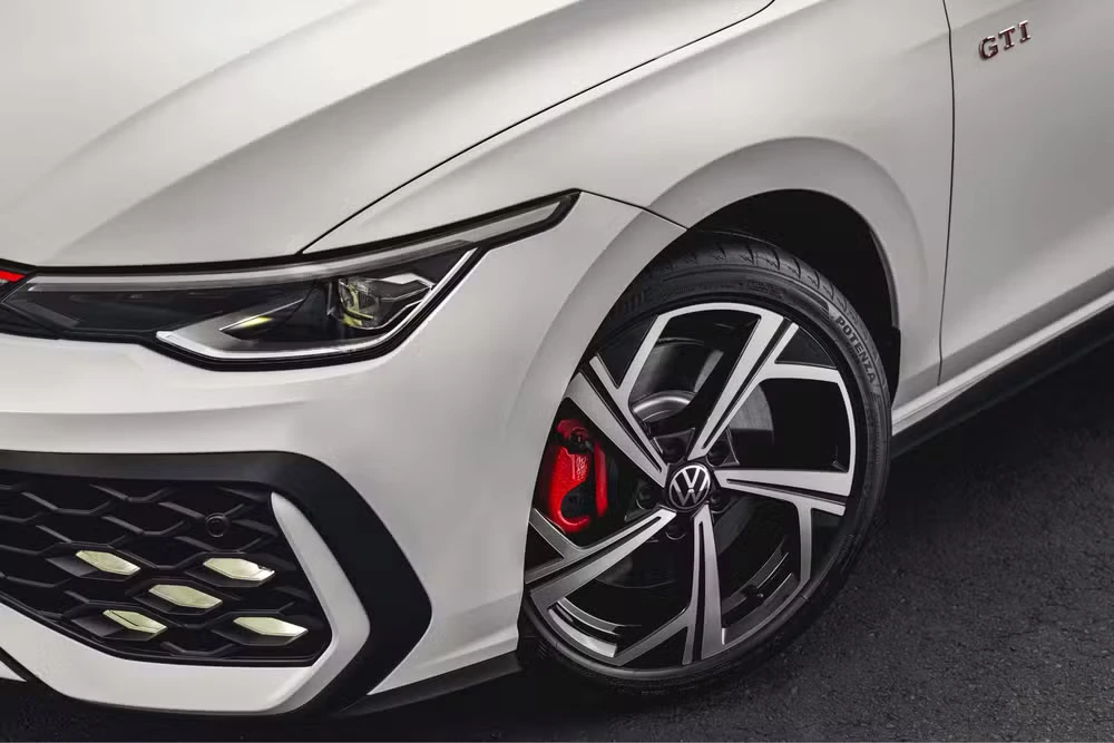 Volkswagen Golf GTI retorna ao Brasil com estilo 4 4
