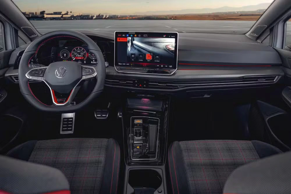 Volkswagen Golf GTI retorna ao Brasil com estilo 5 5