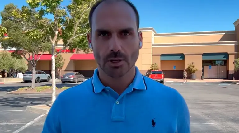 Eduardo Bolsonaro celebra ameaça militar dos EUA ao Brasil 1 Eduardo Bolsonaro celebra ameaça militar dos EUA ao Brasil