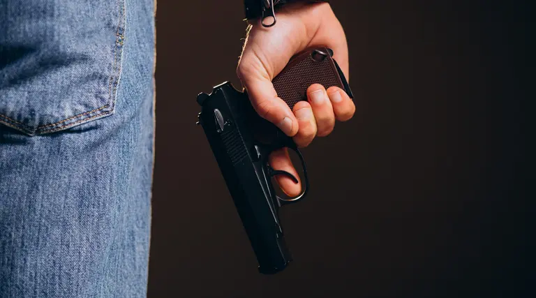 Irmão mata irmã com disparo acidental 1 Irmão mata irmã com disparo acidental