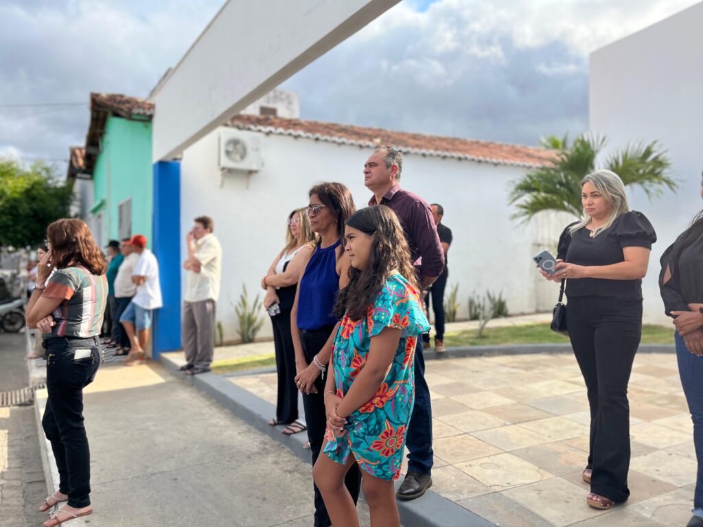 Fotos: Hasteamento das bandeiras em Uiraúna celebra civismo 10 WhatsApp Image 2025 09 07 at 09.20.53 1