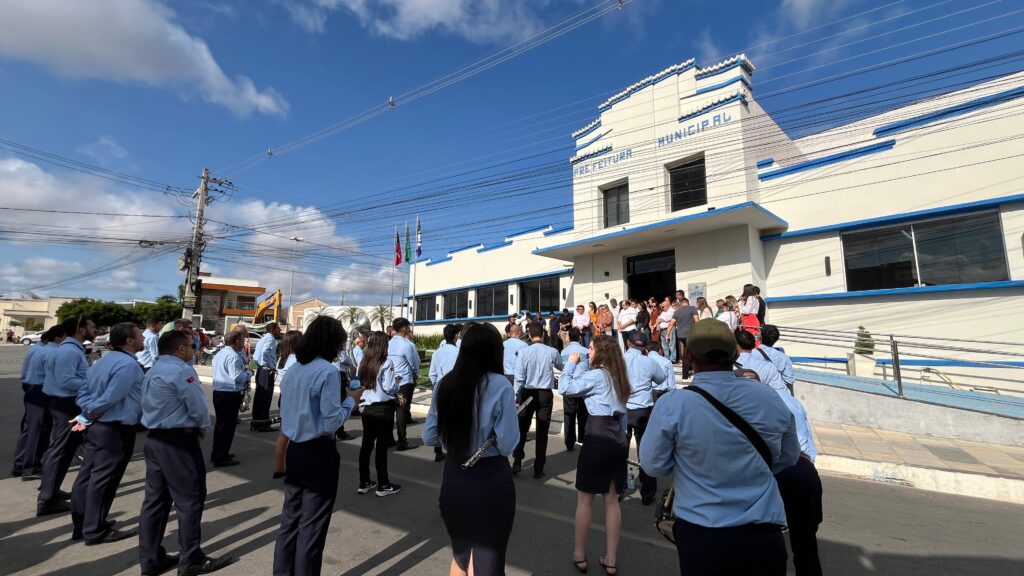 Fotos: Hasteamento das bandeiras em Uiraúna celebra civismo 15 WhatsApp Image 2025 09 07 at 09.20.54 3