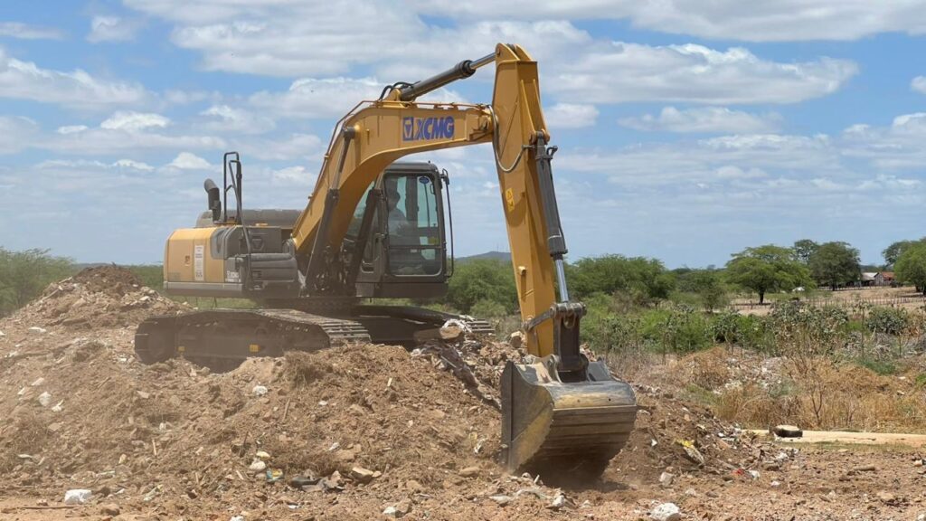 Prefeitura de Uiraúna inicia obras de pavimentação no Mutirão 6 1 1