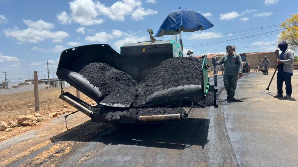 Asfaltamento no loteamento Beleza em Uiraúna 7 1 3