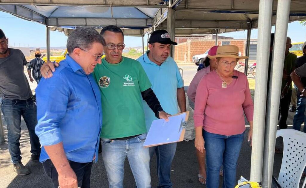 Prefeitura de Uiraúna entrega ração subsidiada a produtores rurais 12 11 3